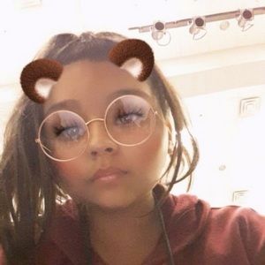 Meet your Posher, Leslie